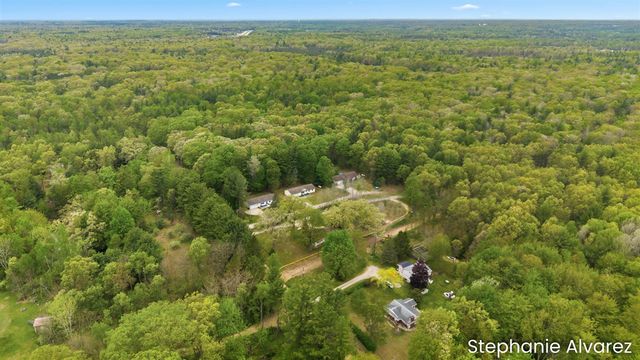 1560 E Mcmillan Road, Muskegon, MI 49445