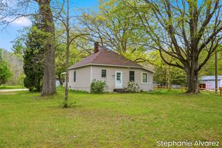 1560 E Mcmillan Road, Muskegon, MI 49445