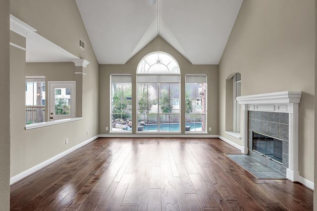 7 Cross Lake Drive, The Woodlands, TX 77382