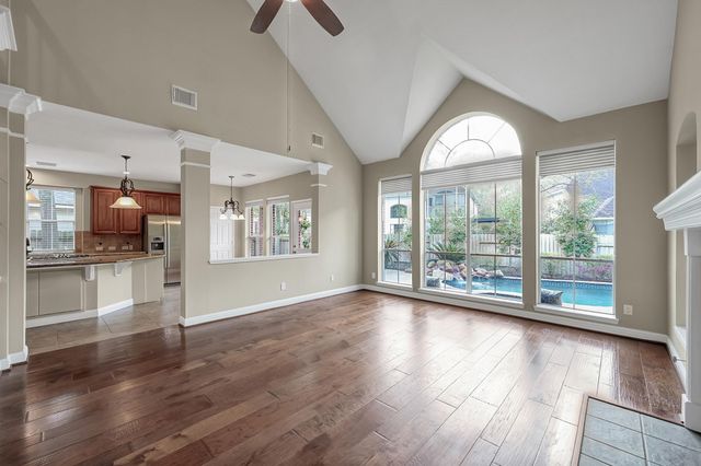 7 Cross Lake Drive, The Woodlands, TX 77382