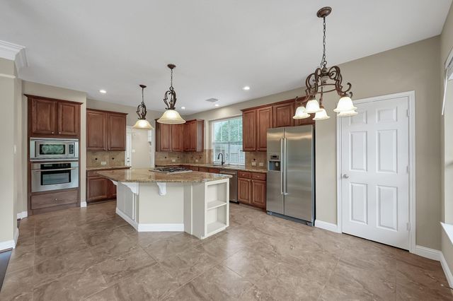 7 Cross Lake Drive, The Woodlands, TX 77382