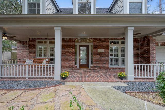 7 Cross Lake Drive, The Woodlands, TX 77382