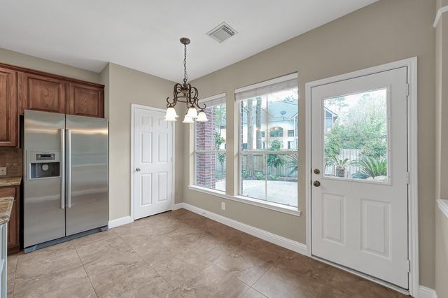 7 Cross Lake Drive, The Woodlands, TX 77382