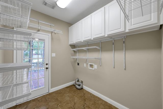 7 Cross Lake Drive, The Woodlands, TX 77382