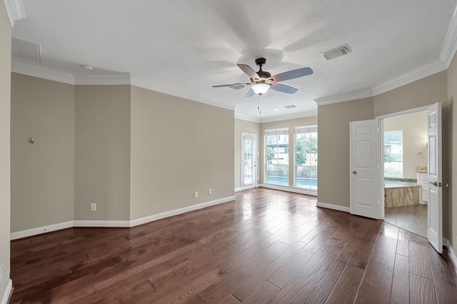 7 Cross Lake Drive, The Woodlands, TX 77382