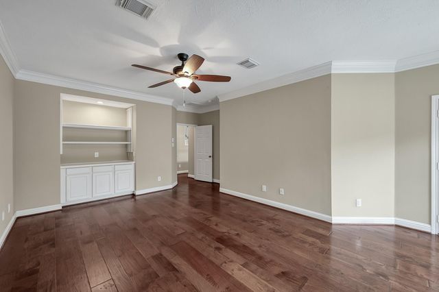 7 Cross Lake Drive, The Woodlands, TX 77382