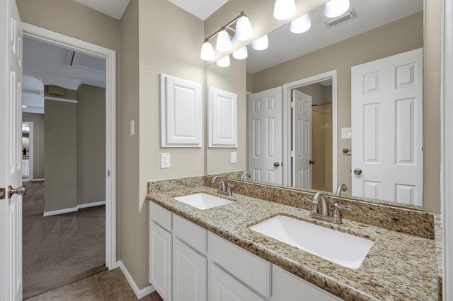 7 Cross Lake Drive, The Woodlands, TX 77382