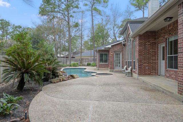 7 Cross Lake Drive, The Woodlands, TX 77382