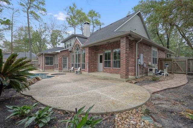 7 Cross Lake Drive, The Woodlands, TX 77382