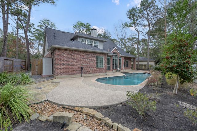 7 Cross Lake Drive, The Woodlands, TX 77382