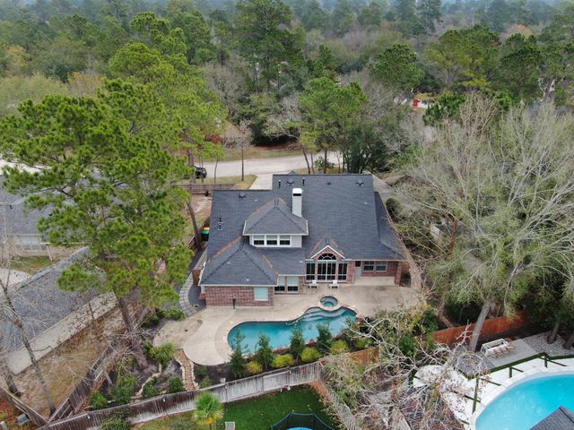 7 Cross Lake Drive, The Woodlands, TX 77382