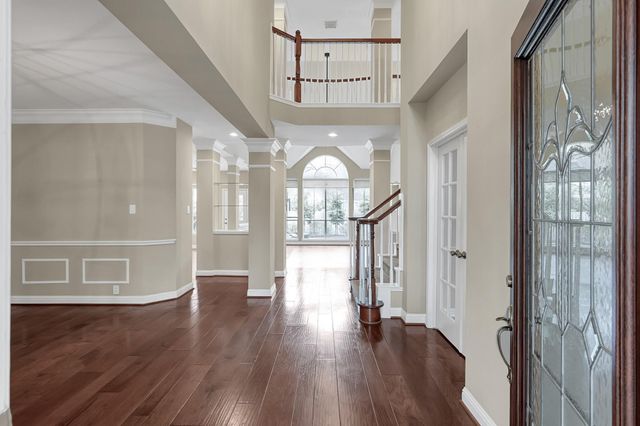 7 Cross Lake Drive, The Woodlands, TX 77382