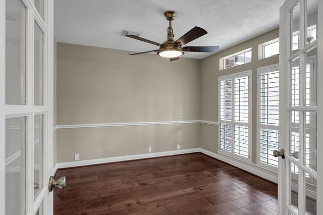 7 Cross Lake Drive, The Woodlands, TX 77382