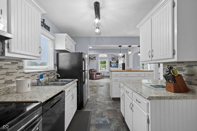 7460 Southern Lakes Drive, Indianapolis, IN 46237