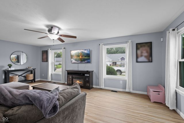 7460 Southern Lakes Drive, Indianapolis, IN 46237