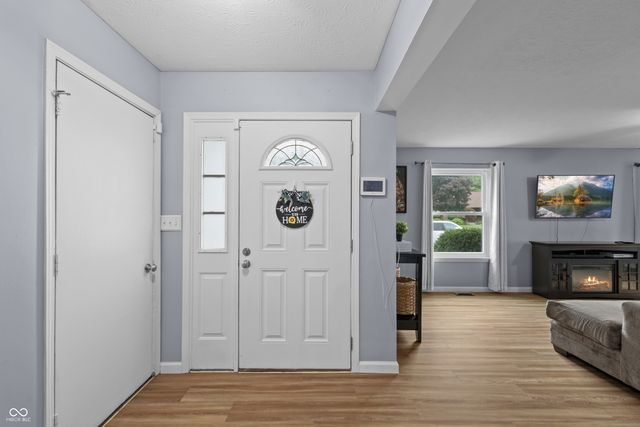 7460 Southern Lakes Drive, Indianapolis, IN 46237