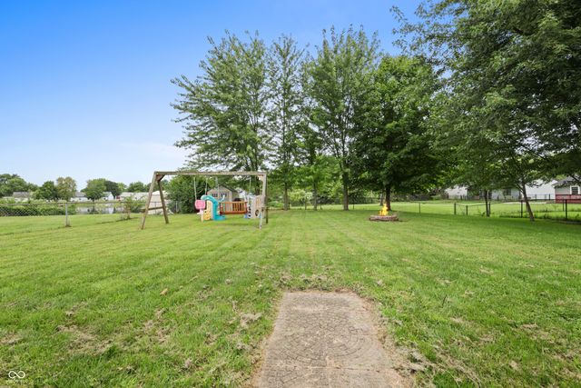 7460 Southern Lakes Drive, Indianapolis, IN 46237