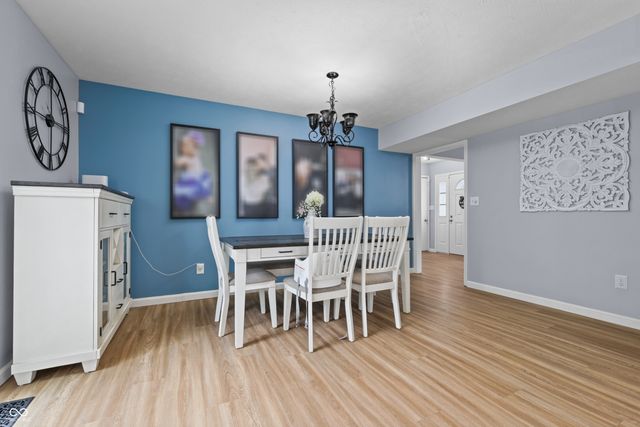 7460 Southern Lakes Drive, Indianapolis, IN 46237