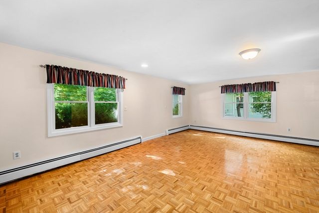 8 Risley Rd, Marblehead, MA 01945