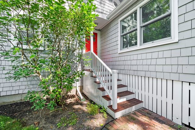 8 Risley Rd, Marblehead, MA 01945