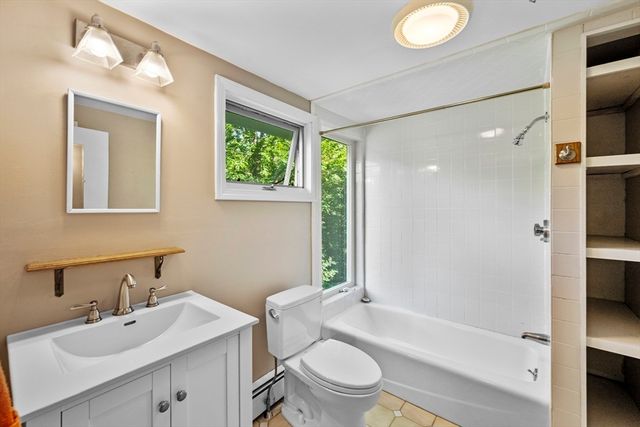 8 Risley Rd, Marblehead, MA 01945