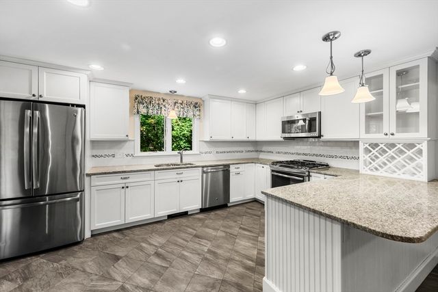 8 Risley Rd, Marblehead, MA 01945