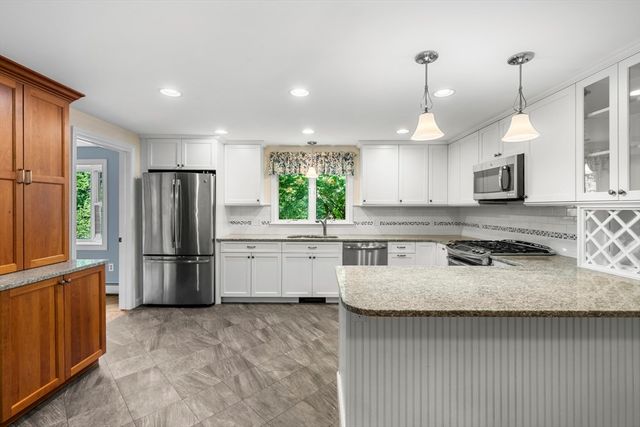 8 Risley Rd, Marblehead, MA 01945