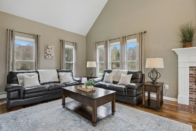 200 Maple, Stow, MA 01775