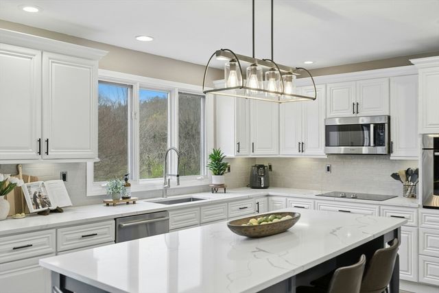 200 Maple, Stow, MA 01775