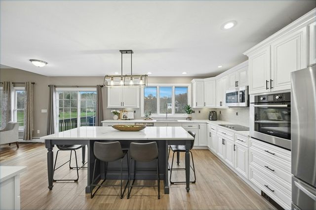 200 Maple, Stow, MA 01775