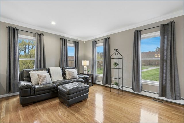 200 Maple, Stow, MA 01775