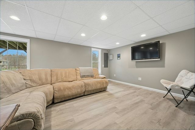 200 Maple, Stow, MA 01775
