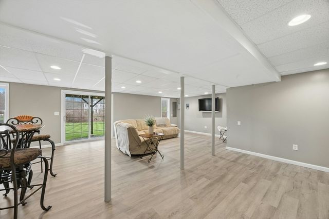 200 Maple, Stow, MA 01775