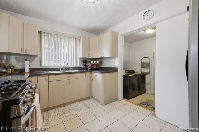 15182 Cooper Street, Taylor, MI 48180
