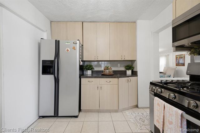 15182 Cooper Street, Taylor, MI 48180