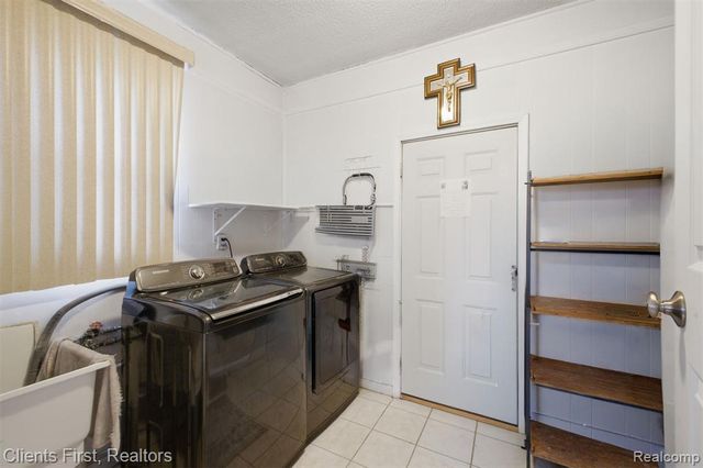 15182 Cooper Street, Taylor, MI 48180