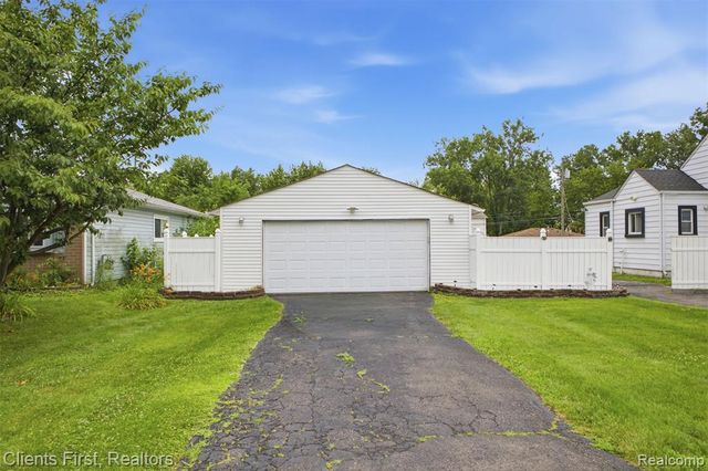 15182 Cooper Street, Taylor, MI 48180