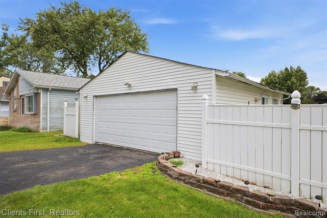 15182 Cooper Street, Taylor, MI 48180