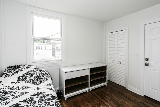 5317 W Montrose Avenue 2, Chicago, IL 60641