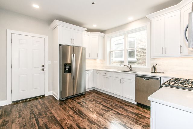 5317 W Montrose Avenue 2, Chicago, IL 60641