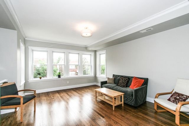 5317 W Montrose Avenue 2, Chicago, IL 60641