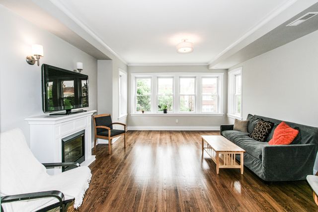 5317 W Montrose Avenue 2, Chicago, IL 60641