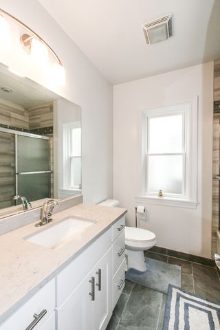 5317 W Montrose Avenue 2, Chicago, IL 60641