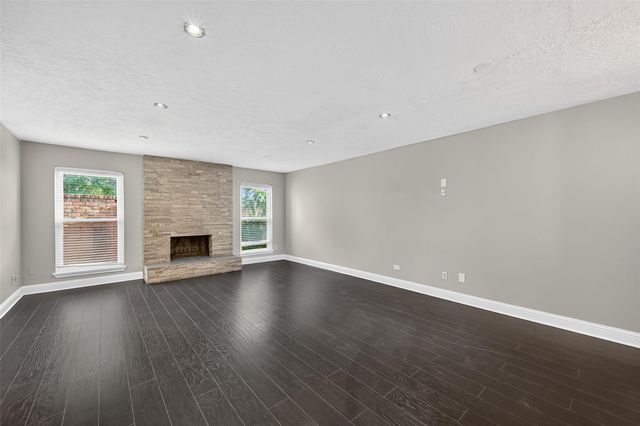 9226 Wilcrest Drive 9226, Houston, TX 77099