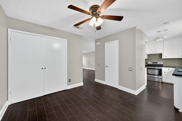 9226 Wilcrest Drive 9226, Houston, TX 77099