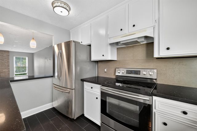9226 Wilcrest Drive 9226, Houston, TX 77099