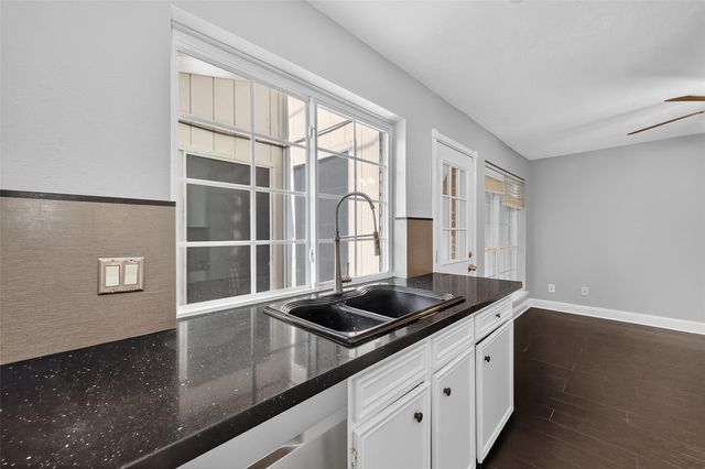 9226 Wilcrest Drive 9226, Houston, TX 77099