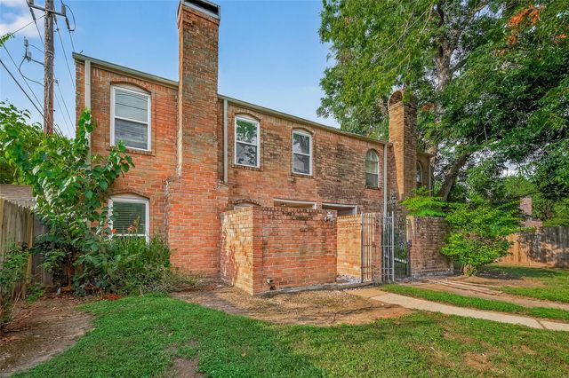 9226 Wilcrest Drive 9226, Houston, TX 77099