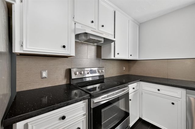 9226 Wilcrest Drive 9226, Houston, TX 77099