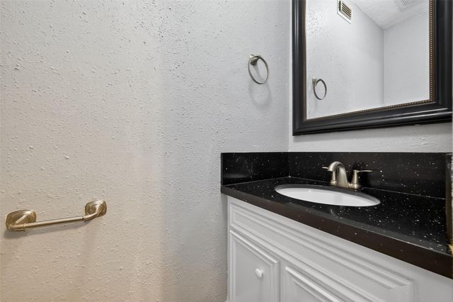 9226 Wilcrest Drive 9226, Houston, TX 77099